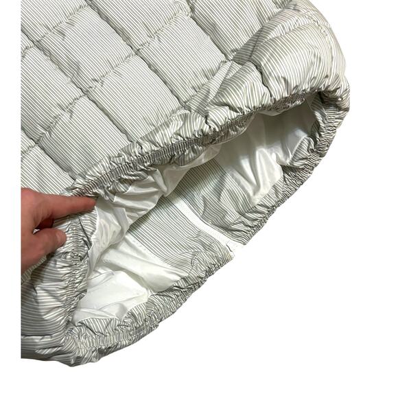 Urban Outfitters UO Quilted Puffer Jacket Men’s Unisex White Stripes Size Small - Picture 8 of 16